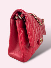 Carica l&#39;immagine nel visualizzatore di Gallery, CHANEL CLASSIC FLAP ROSSO FRAGOLA
