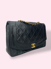 Carica l&#39;immagine nel visualizzatore di Gallery, CHANEL DIANA NERA
