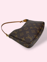 Carica l&#39;immagine nel visualizzatore di Gallery, LOUIS VUITTON POCHETTE ACCESSOIRE
