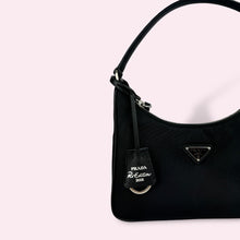 Carica l&#39;immagine nel visualizzatore di Gallery, PRADA RE EDITION 2000
