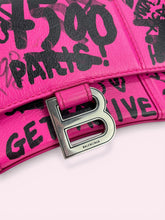 Carica l'immagine nel visualizzatore di Gallery, BALENCIAGA HOURGLASS GRAFFITI xs
