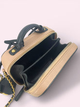 Carica l'immagine nel visualizzatore di Gallery, CHANEL VANITY
