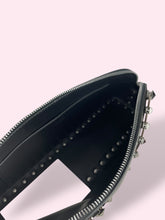 Carica l'immagine nel visualizzatore di Gallery, VALENTINO ROCKSTUD CLUTCH
