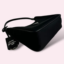 Carica l&#39;immagine nel visualizzatore di Gallery, PRADA RE EDITION 2000
