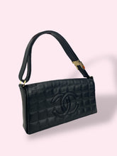 Carica l&#39;immagine nel visualizzatore di Gallery, CHANEL BAGUETTE/FLAP BAG
