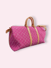 Carica l'immagine nel visualizzatore di Gallery, LOUIS VUITTON KEEPALL DENIM ROSA
