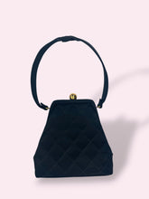 Carica l'immagine nel visualizzatore di Gallery, CHANEL VINTAGE BAG
