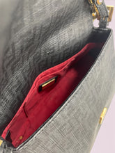 Carica l'immagine nel visualizzatore di Gallery, FENDI MAMA BAGUETTE MINI
