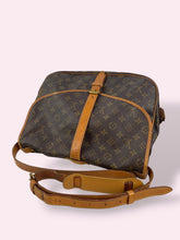 Carica l'immagine nel visualizzatore di Gallery, LOUIS VUITTON SAUMUR
