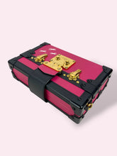 Carica l'immagine nel visualizzatore di Gallery, LOUIS VUITTON CROSSBODY TRUNK
