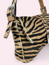 Carica l'immagine nel visualizzatore di Gallery, FENDI BAGUETTE IN CAVALLINO
