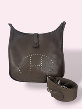 Carica l'immagine nel visualizzatore di Gallery, HERMES EVELYN 29
