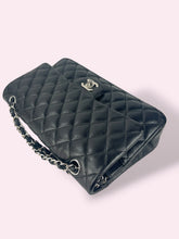 Carica l'immagine nel visualizzatore di Gallery, CHANEL CLASSIC FLAP 25 nera
