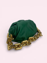Carica l'immagine nel visualizzatore di Gallery, BOTTEGA VENETA POUCH ON CHAIN
