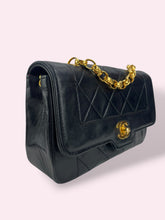 Carica l'immagine nel visualizzatore di Gallery, CHANEL RECTANGULAR vintage
