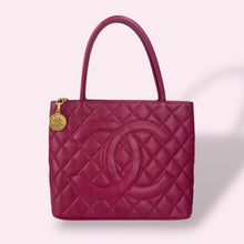 Carica l'immagine nel visualizzatore di Gallery, CHANEL CAMBON MEDAILLON TOTE
