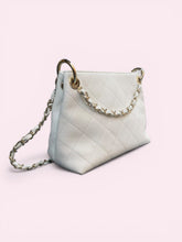 Carica l'immagine nel visualizzatore di Gallery, CHANEL BUCKET BIANCO
