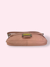 Carica l&#39;immagine nel visualizzatore di Gallery, FENDI BAGUETTE ROSA
