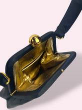 Carica l'immagine nel visualizzatore di Gallery, CHANEL VINTAGE BAG
