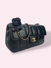 Carica l'immagine nel visualizzatore di Gallery, CHANEL RECTANGULAR camelia
