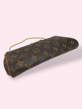 Carica l&#39;immagine nel visualizzatore di Gallery, LOUIS VUITTON EVA POCHETTE
