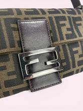 Carica l'immagine nel visualizzatore di Gallery, FENDI BAGUETTE VINTAGE
