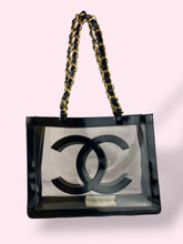 Carica l&#39;immagine nel visualizzatore di Gallery, CHANEL SHOPPER PVC
