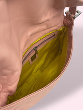 Carica l&#39;immagine nel visualizzatore di Gallery, FENDI BAGUETTE ROSA

