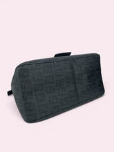 Carica l'immagine nel visualizzatore di Gallery, FENDI MAMA BAGUETTE MINI
