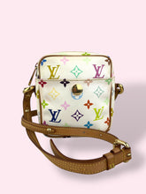 Carica l&#39;immagine nel visualizzatore di Gallery, LOUIS VUITTON CAMERA BAG
