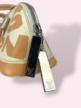 Carica l'immagine nel visualizzatore di Gallery, LOUIS VUITTON ALMA graffiti
