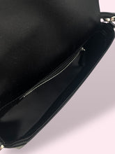 Carica l&#39;immagine nel visualizzatore di Gallery, FENDI BAGUETTE
