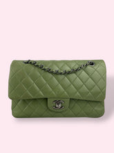 Carica l&#39;immagine nel visualizzatore di Gallery, CHANEL CLASSIC FLAP VERDE
