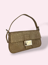 Carica l'immagine nel visualizzatore di Gallery, FENDI BAGUETTE LIMITED EDITION
