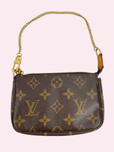 Carica l'immagine nel visualizzatore di Gallery, LOUIS VUITTON POCHETTE ACCESSOIRE
