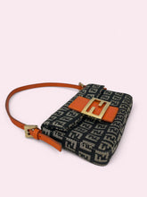 Carica l'immagine nel visualizzatore di Gallery, FENDI MINI BAGUETTE
