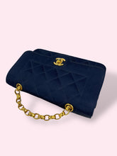 Carica l&#39;immagine nel visualizzatore di Gallery, CHANEL VINTAGE BAG

