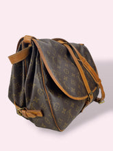 Carica l'immagine nel visualizzatore di Gallery, LOUIS VUITTON SAUMUR
