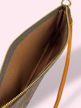 Carica l&#39;immagine nel visualizzatore di Gallery, LOUIS VUITTON POCHETTE ACCESSOIRE
