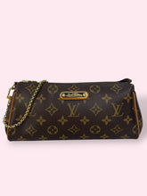 Carica l&#39;immagine nel visualizzatore di Gallery, LOUIS VUITTON EVA POCHETTE
