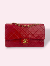 Carica l'immagine nel visualizzatore di Gallery, CHANEL CLASSIC FLAP 25 rossa
