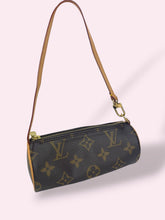Carica l'immagine nel visualizzatore di Gallery, LOUIS VUITTON MINI PAPILLON
