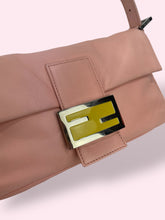 Carica l&#39;immagine nel visualizzatore di Gallery, FENDI BAGUETTE ROSA
