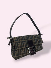 Carica l'immagine nel visualizzatore di Gallery, FENDI BAGUETTE ZUCCA
