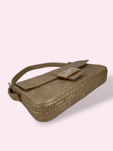 Carica l'immagine nel visualizzatore di Gallery, FENDI BAGUETTE LIMITED EDITION
