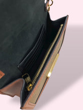 Carica l&#39;immagine nel visualizzatore di Gallery, LOUIS VUITTON DAUPHINE POCHETTE
