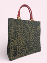 Carica l'immagine nel visualizzatore di Gallery, FENDI TOTE
