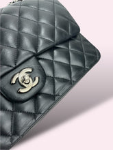 Carica l&#39;immagine nel visualizzatore di Gallery, CHANEL CLASSIC FLAP
