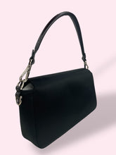 Carica l&#39;immagine nel visualizzatore di Gallery, FENDI BAGUETTE
