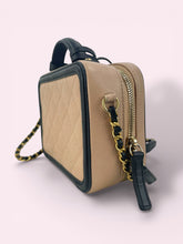 Carica l'immagine nel visualizzatore di Gallery, CHANEL VANITY
